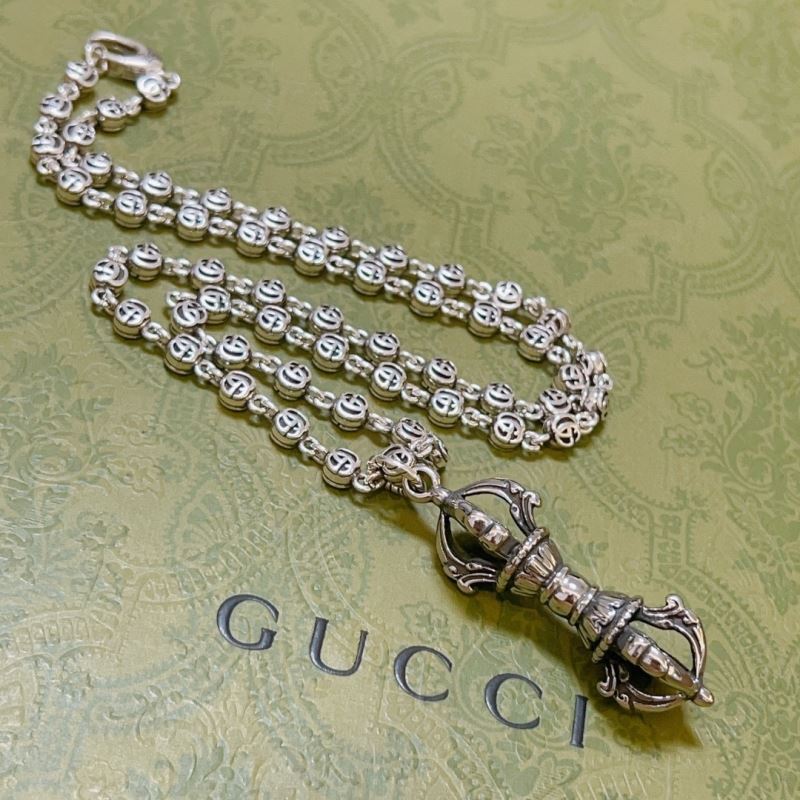 G*u*i necklaces